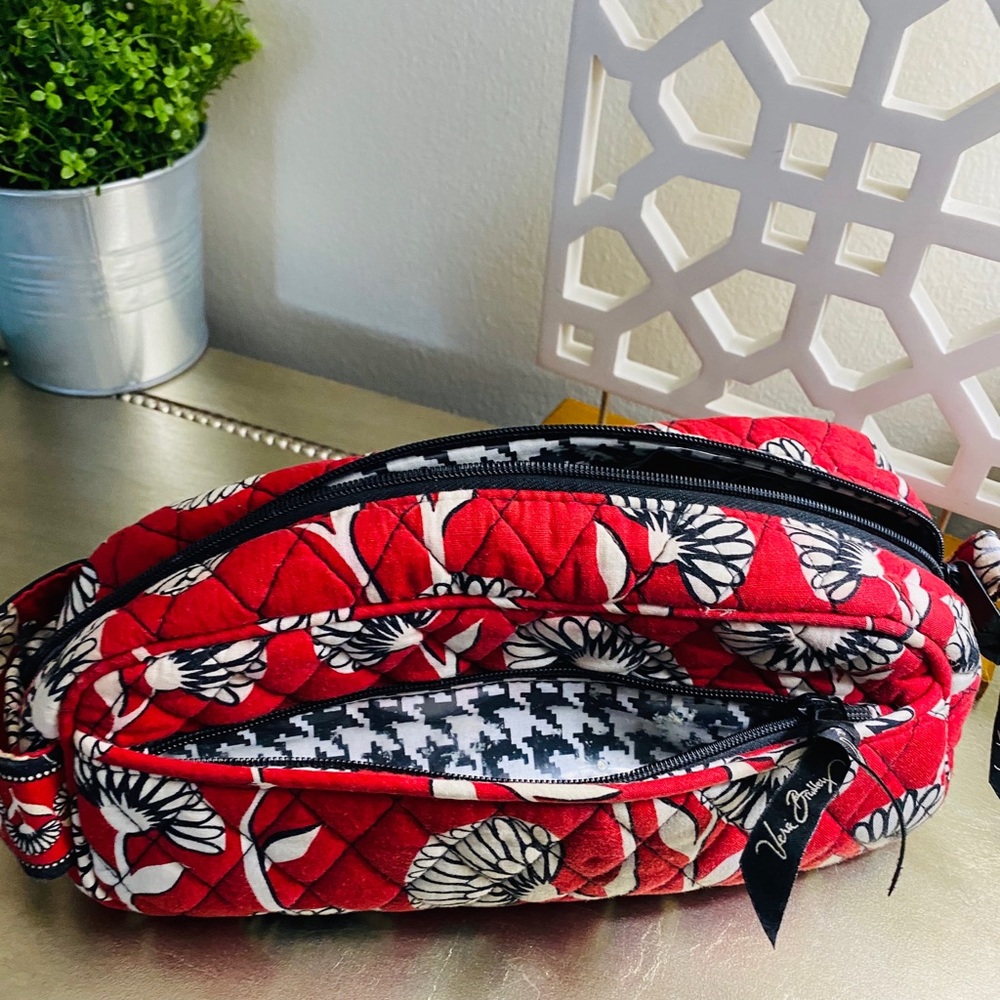 VERA BRADLEY MAKEUP BAG